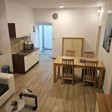 Apartmán Jadran - 2 Bedroom For 6 People Zadar