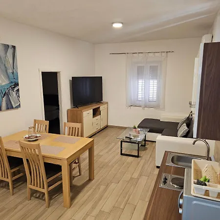 Jadran - 2 Bedroom For 6 People Lägenhet *