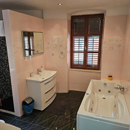 Jadran - 2 Bedroom For 6 People *