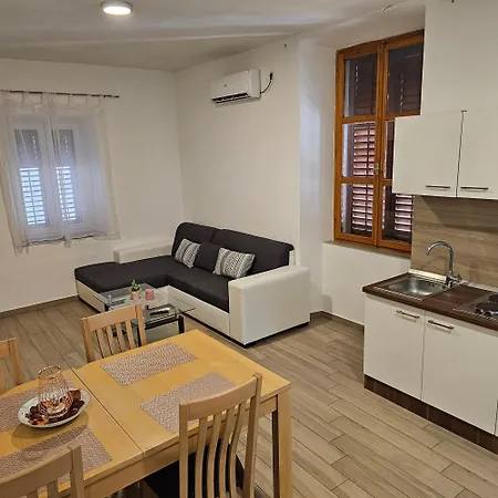 Apartmán Jadran - 2 Bedroom For 6 People